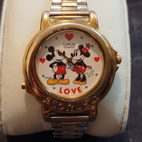 Vintage Lorus Mickey and Minnie Mouse Watch - Picture 8 of 10